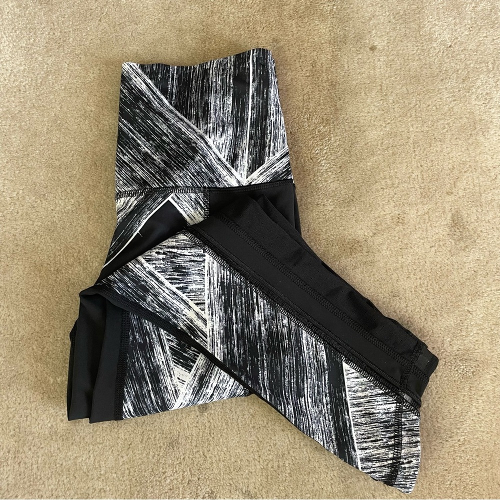 Lululemon Black and White Patterned Leggings